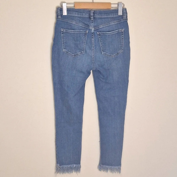 Free People distressed  frayed jeans Style 61502-16513125 SZ 28 - Picture 5 of 9